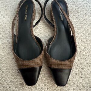 Veronica Beard Tan and Black Flats